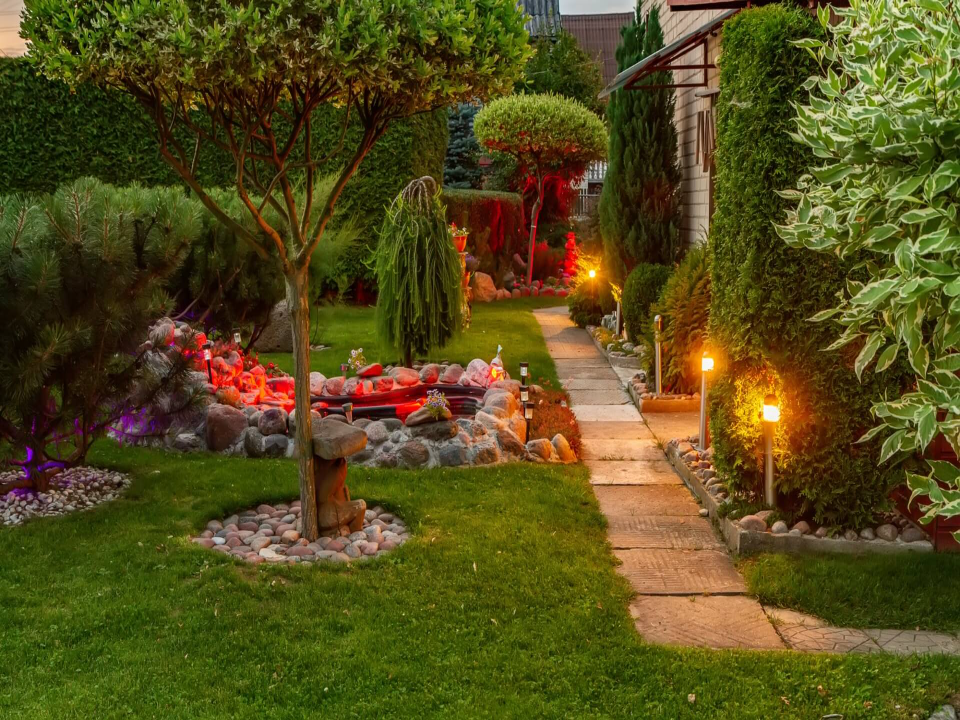 GARDEN LIGHTS